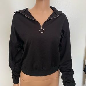 Black Croptop zip up